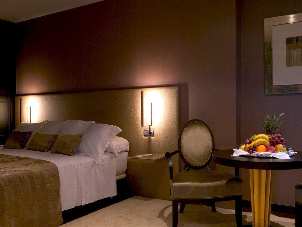 Hotel Oca Santo Domingo Plaza Oviedo Habitación foto